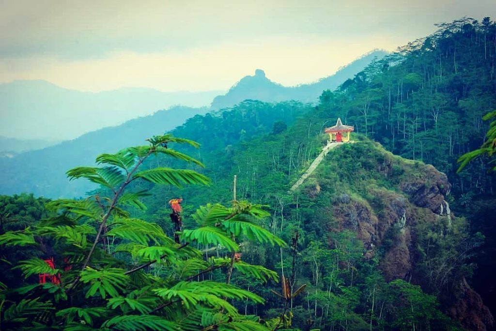 Foto Puncak Suroloyo